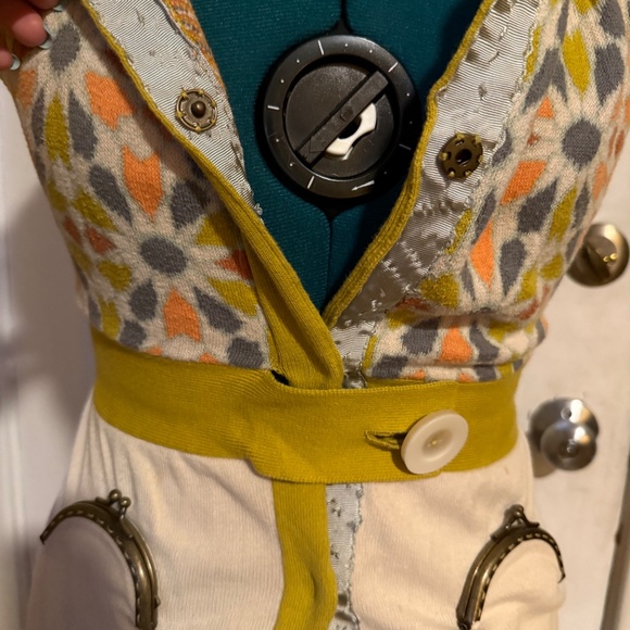 Adorable OS Local Designer Sweater with Tunic Coin Pockets - Picture 4 of 8